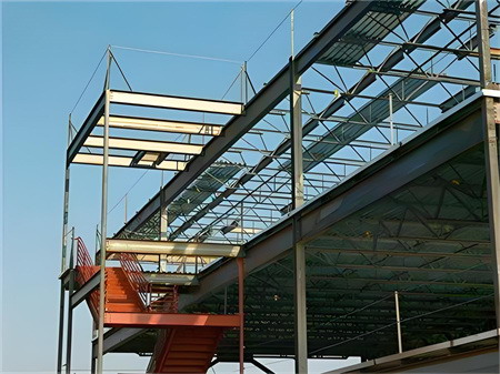 高層鋼結構的動力特性